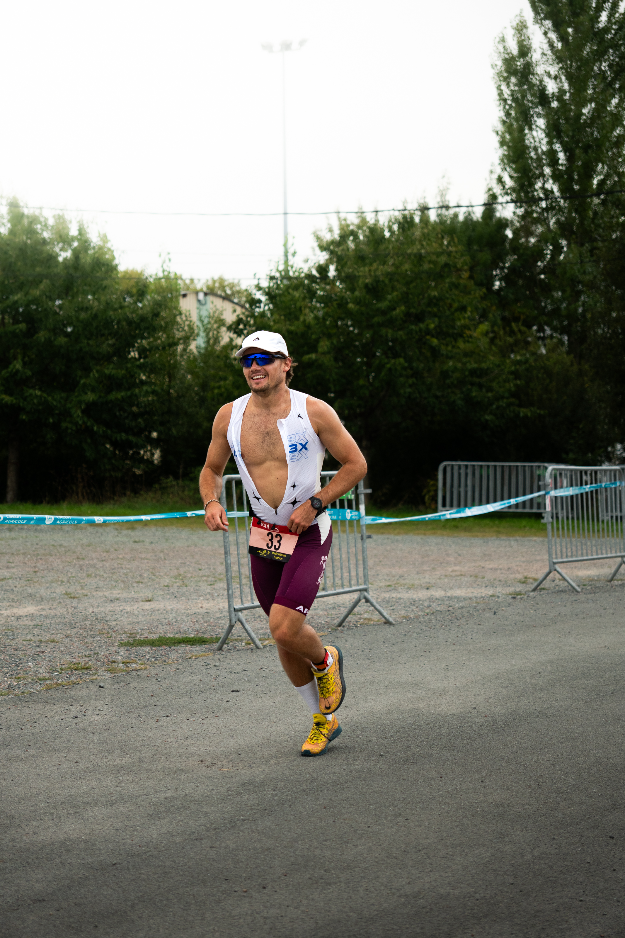 Raphaël pendant un triathlon, en pleine course à pied